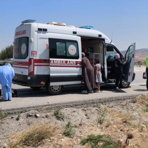 kutahyada arac devrildi 4 kisi yaralandi FZ8fWrU3