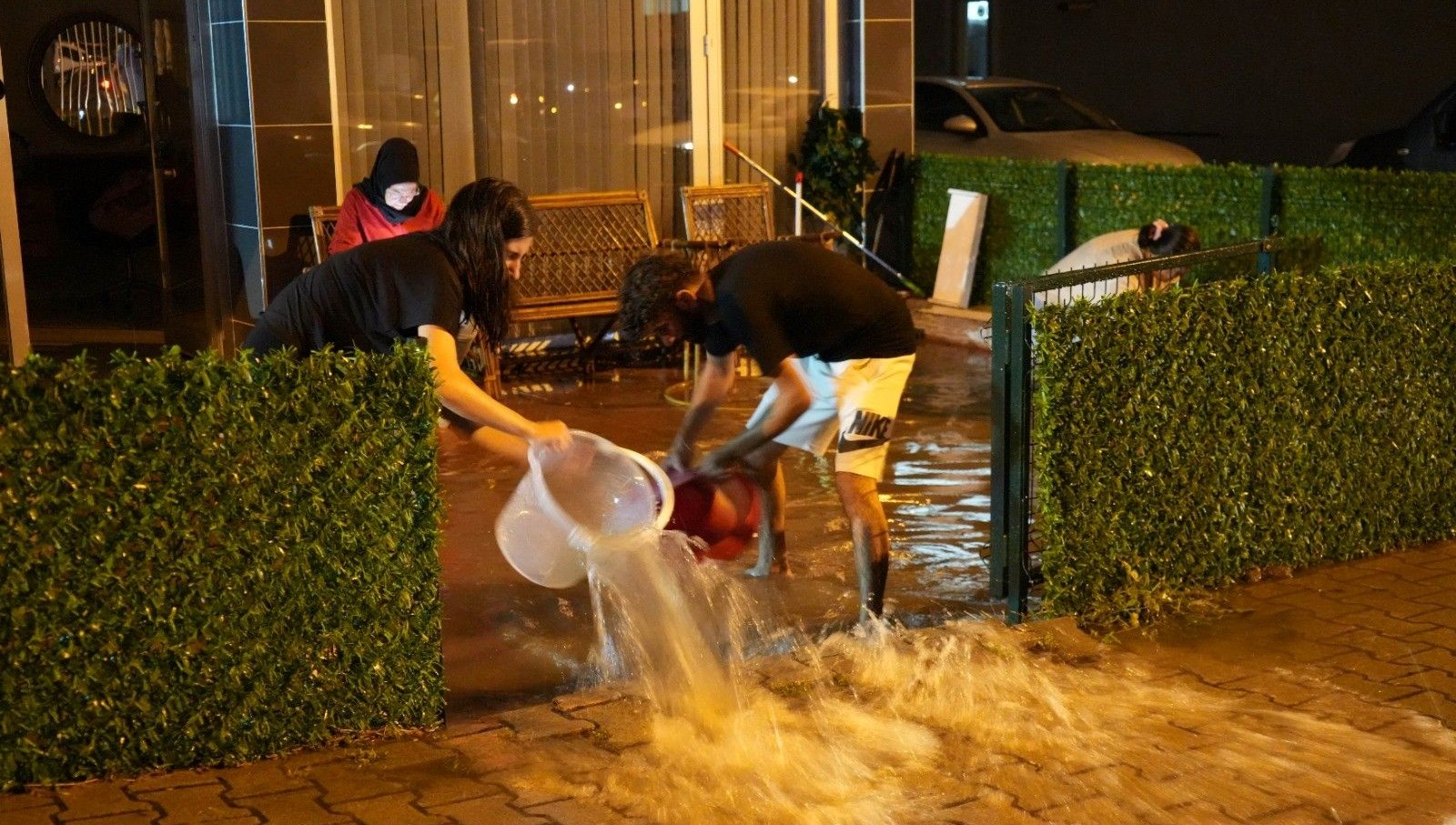 samsunda saganak hayati felc etti baziev ve is yerlerini su basti yJmp3RjK