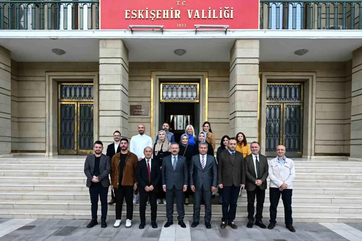 eskisehirde basin mensuplarina kart toreni lpzFZySW.jpg