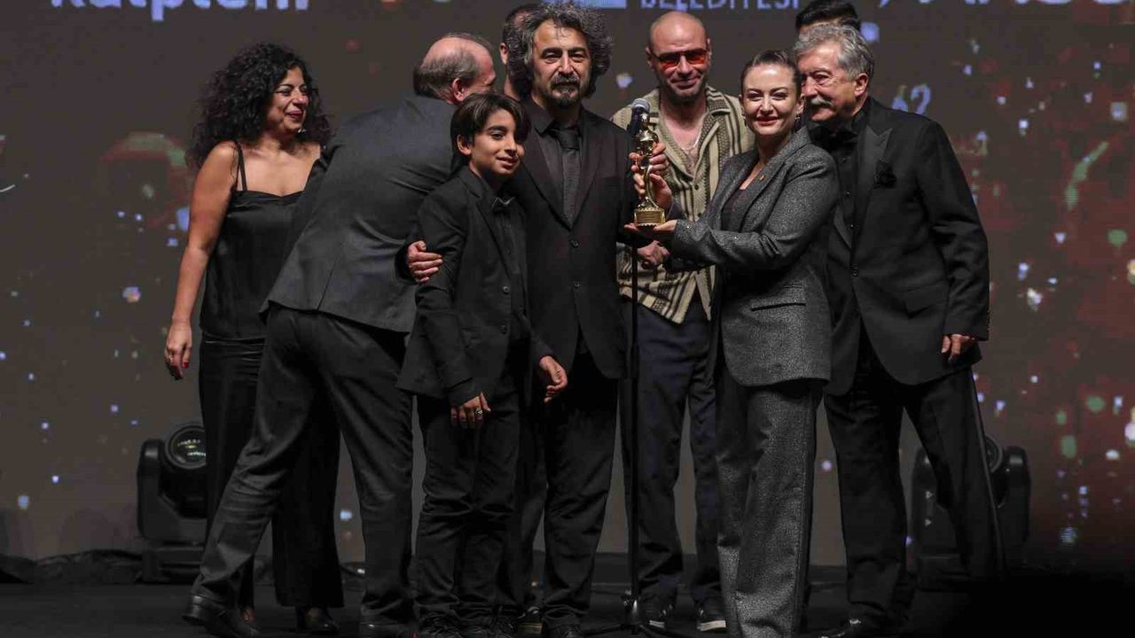 62. Altın Portakal’a ‘Tavşan İmparatorluğu’ 7 ödülle damga vurdu