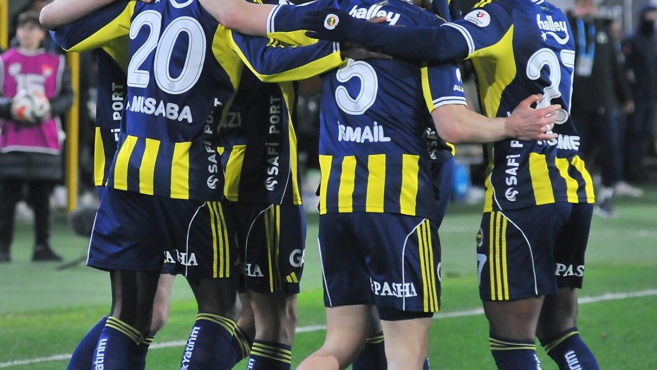 Fenerbahcenin yildizi almanya yolcusu transfere onay verdi IkG8fRqL